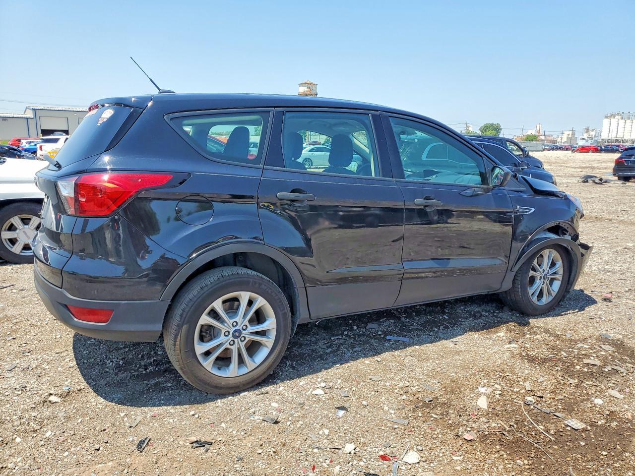 2019 Ford Escape S - Фото 3