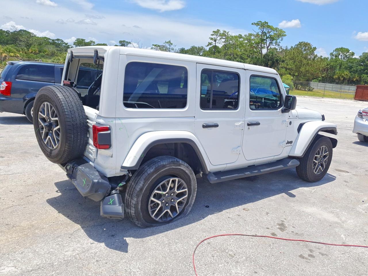 2025 Jeep Wrangler Sahara - Фото 3