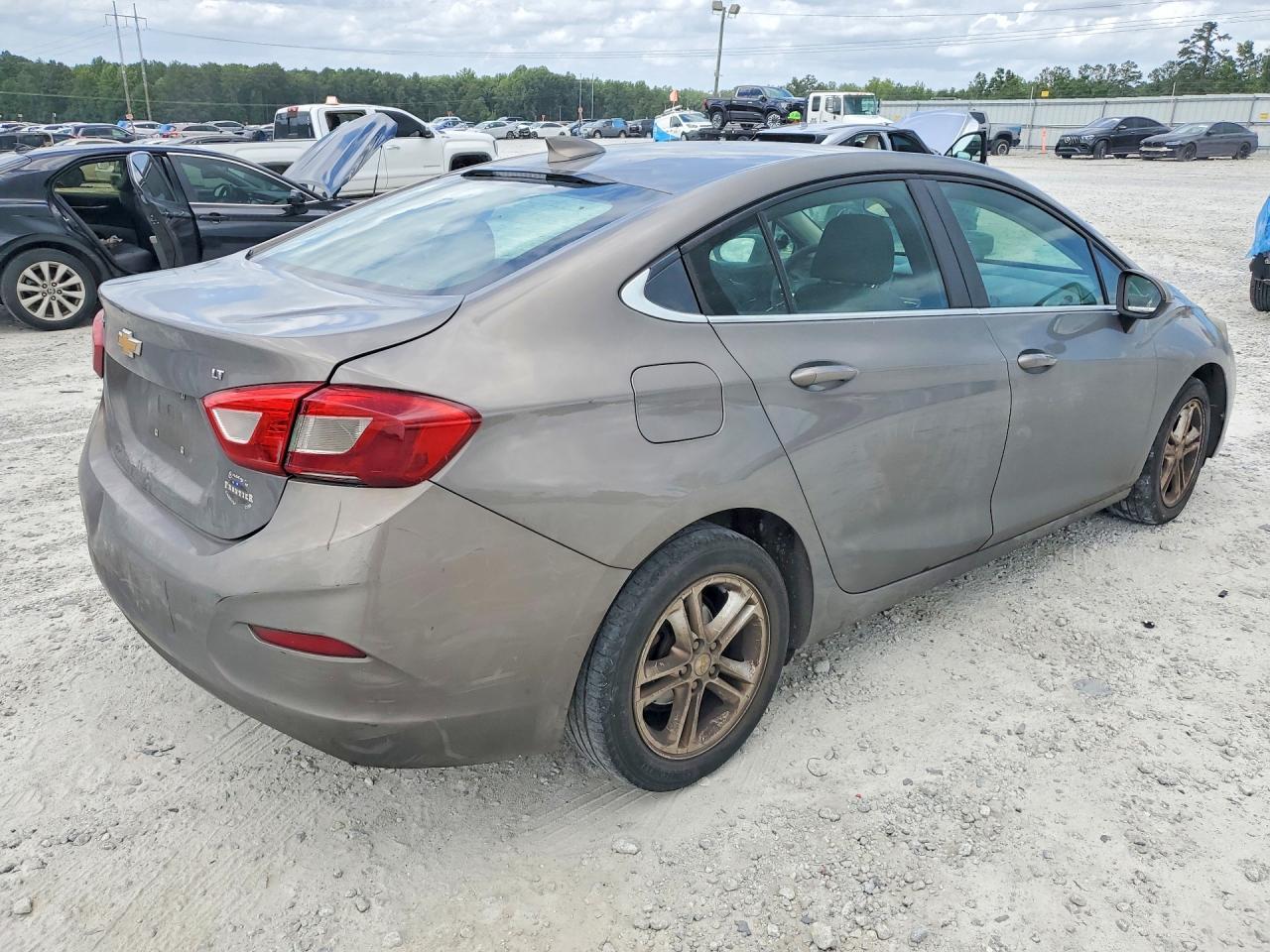 2018 Chevrolet Cruze Lt - Фото 3
