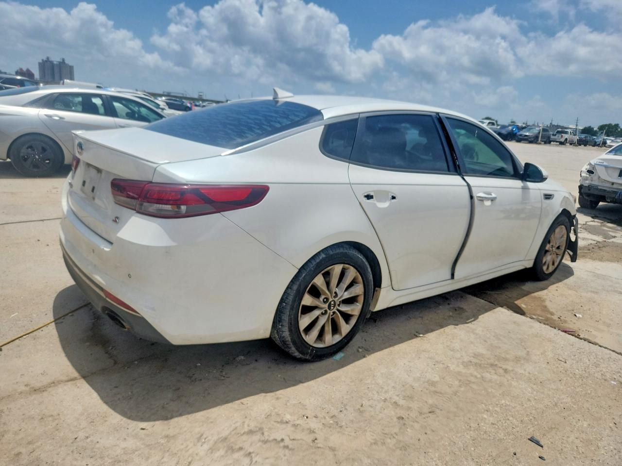 2018 Kia Optima S - Image 3