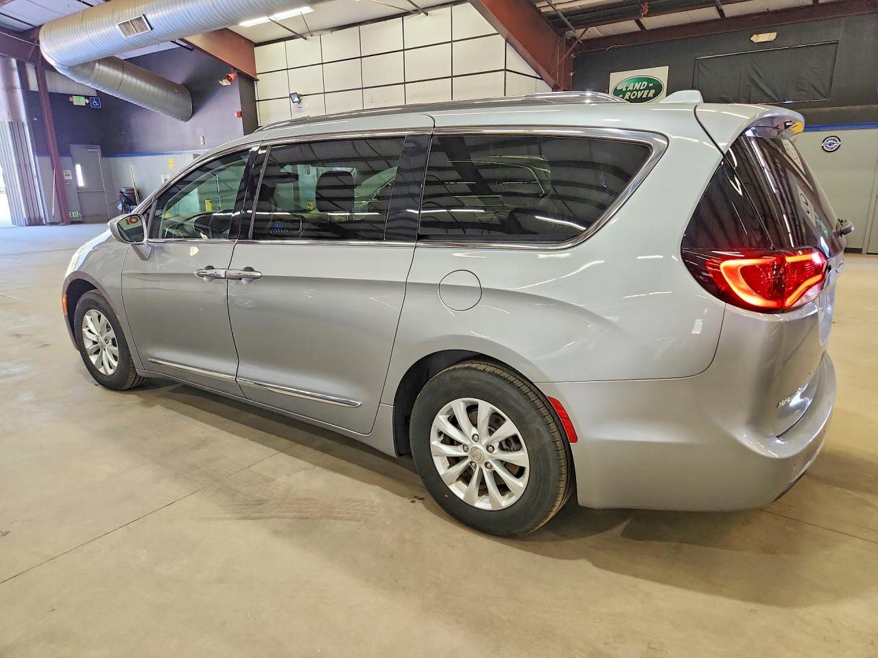 2019 Chrysler Pacifica Touring L - Фото 2