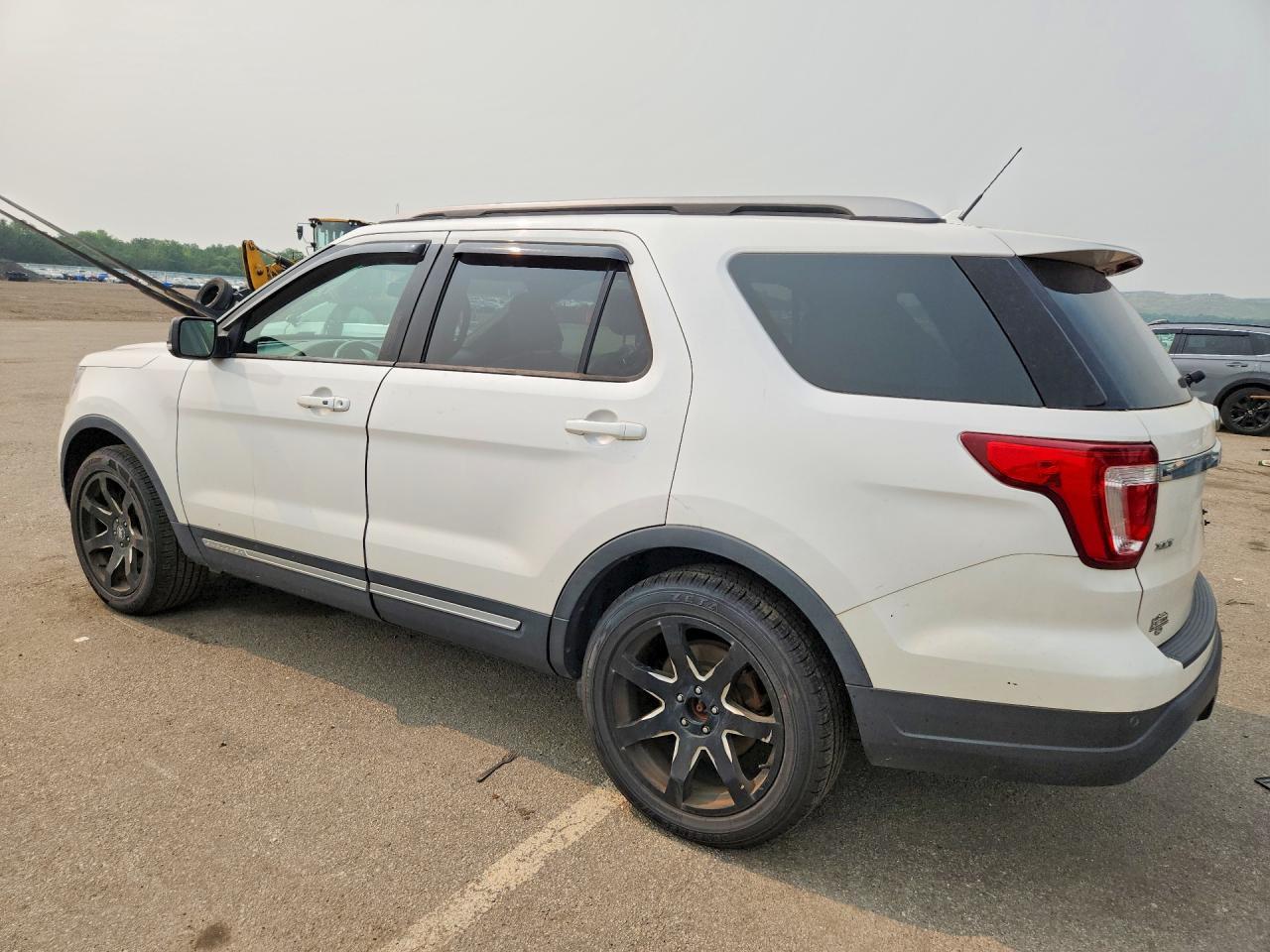 2019 Ford Explorer Xlt - Фото 2