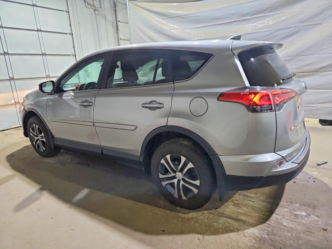 2018 Toyota Rav4 Le - Фото 2