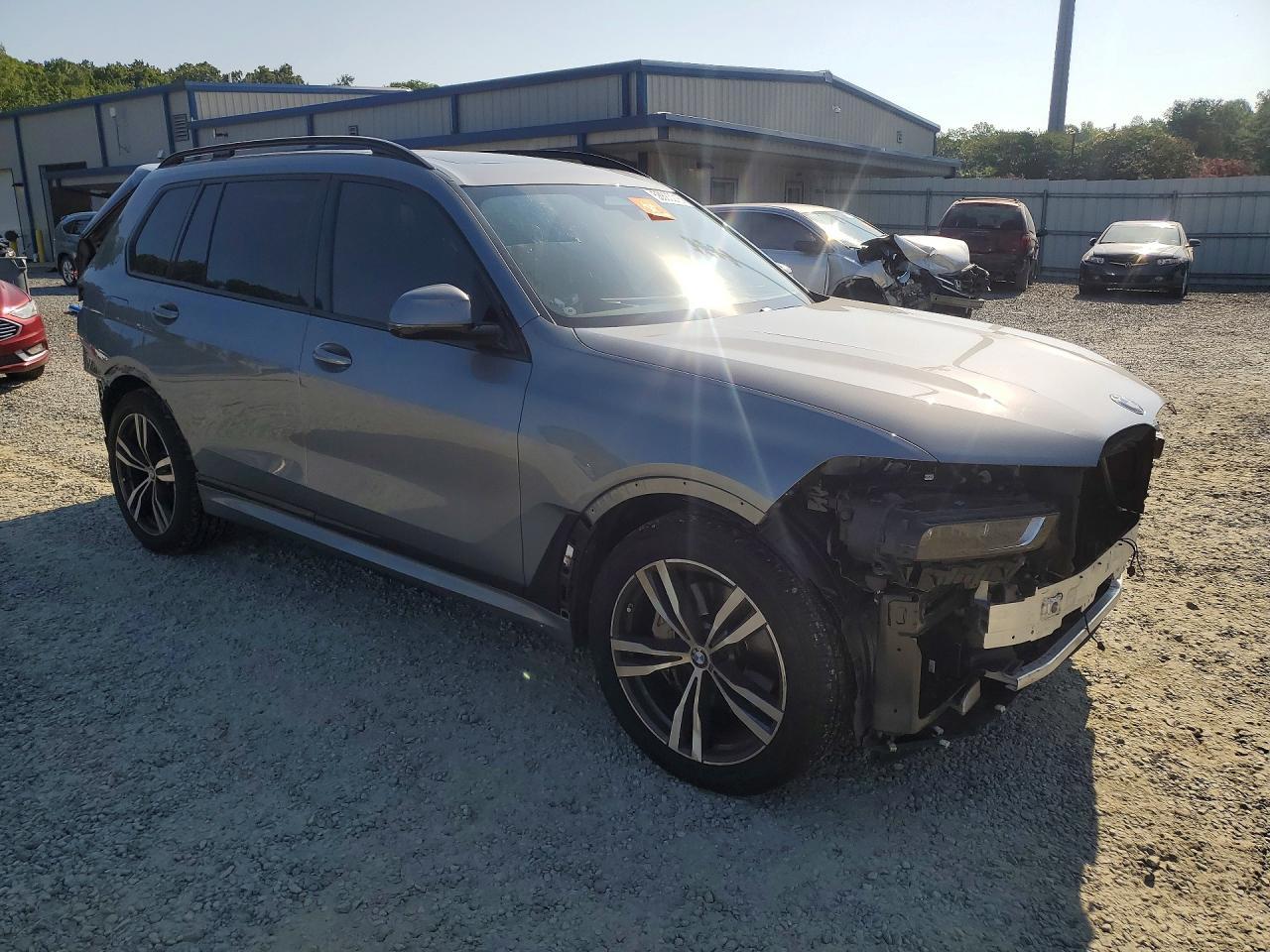 2025 BMW X7 xDrive40I - Image 4