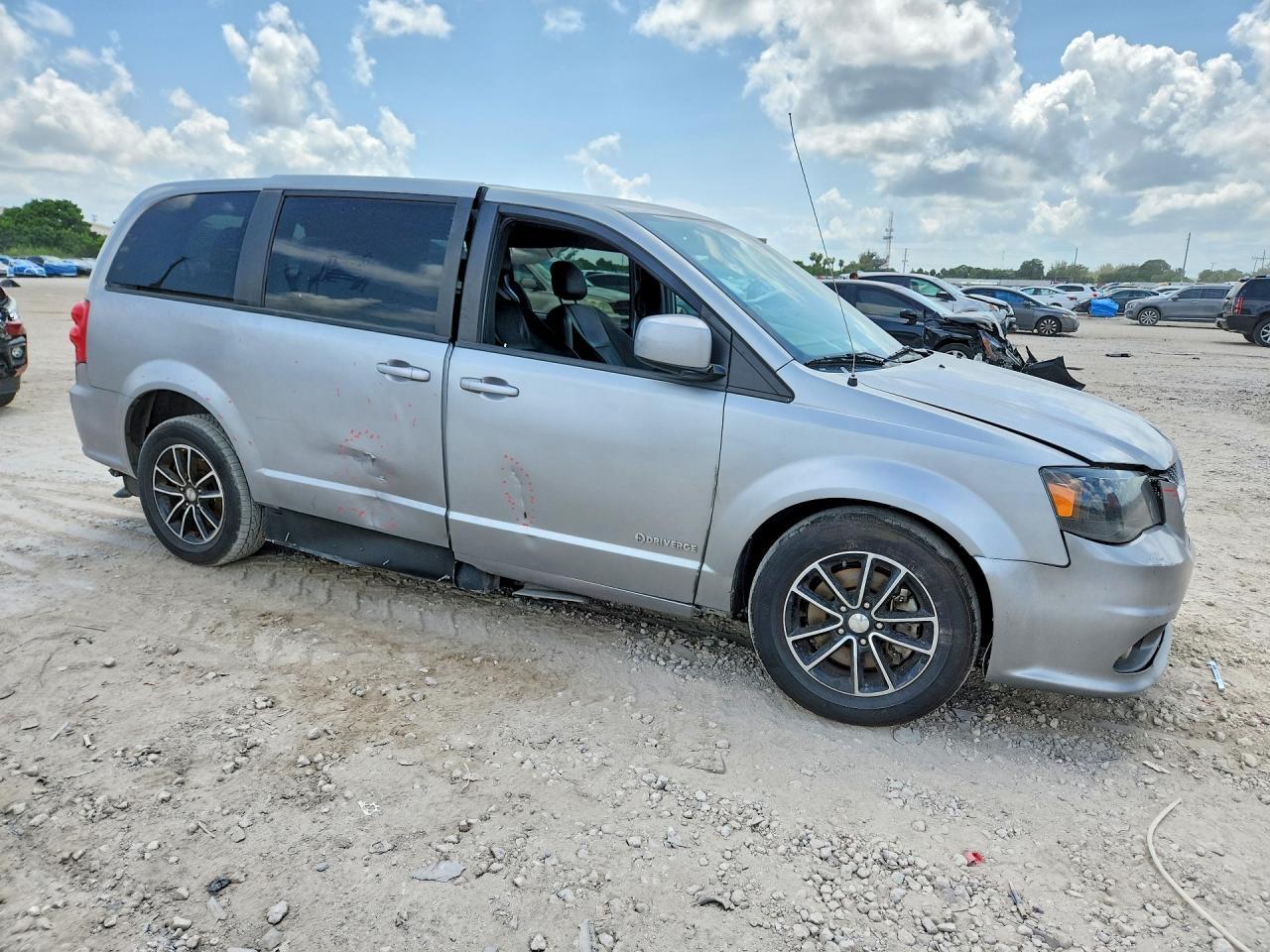 2019 Dodge Grand Caravan Gt - Image 4