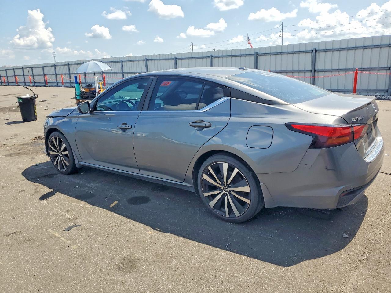 2020 Nissan Altima Sr - Image 2