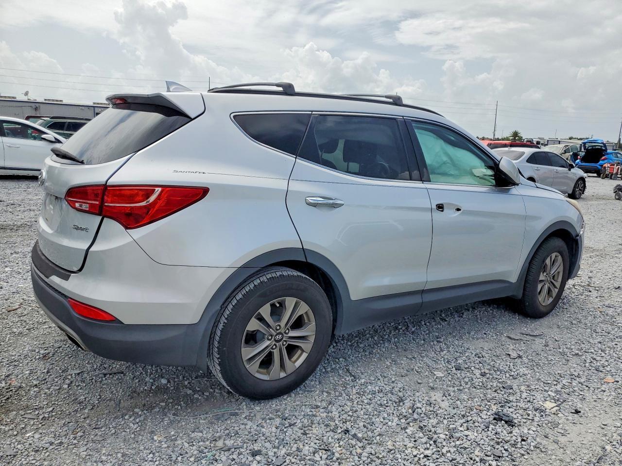 2015 Hyundai Santa Fe Sport 2.4L - Image 3