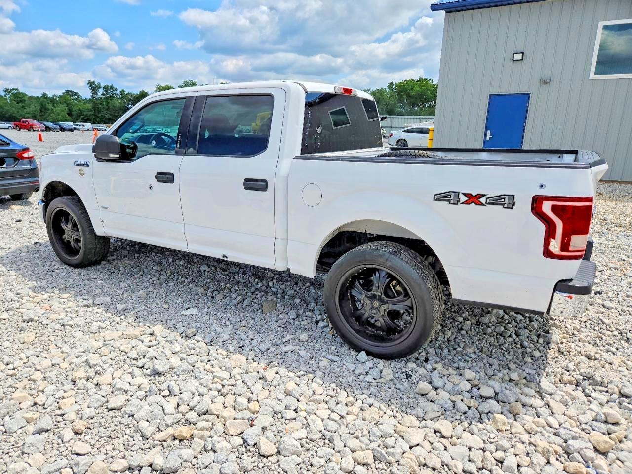2017 Ford F150 Supercrew - Фото 2