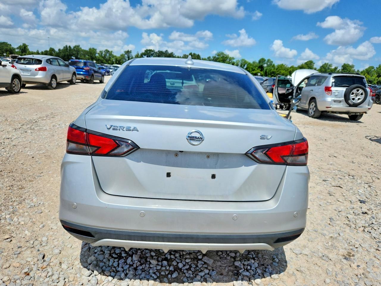 2022 Nissan Versa Sv - Image 6