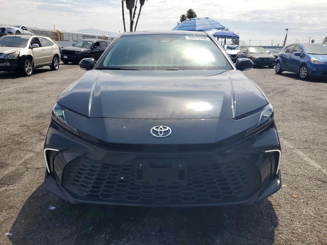 2025 Toyota Camry Se - Image 5