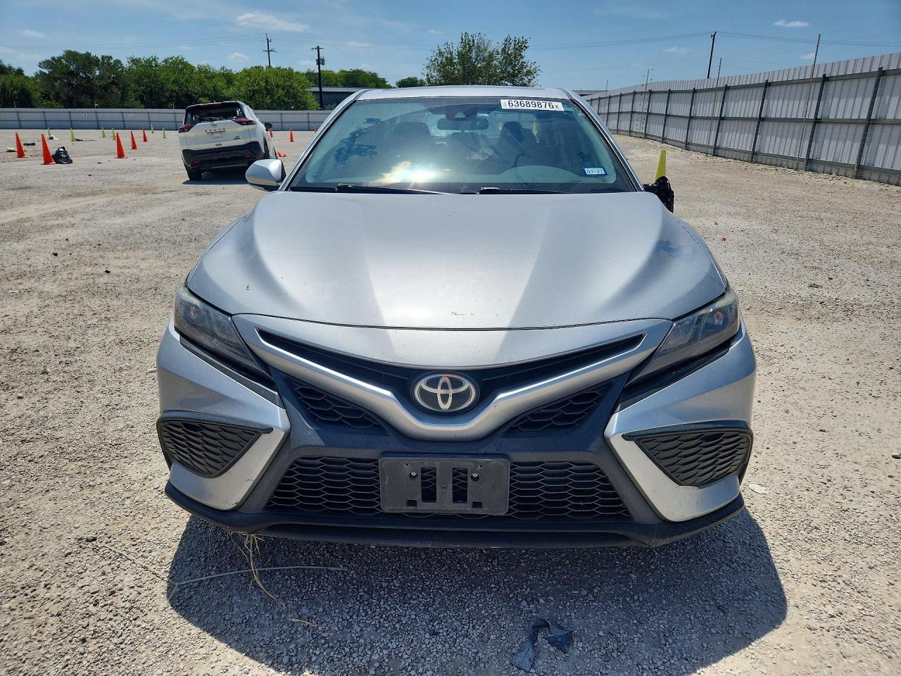 2021 Toyota Camry Se - Image 5