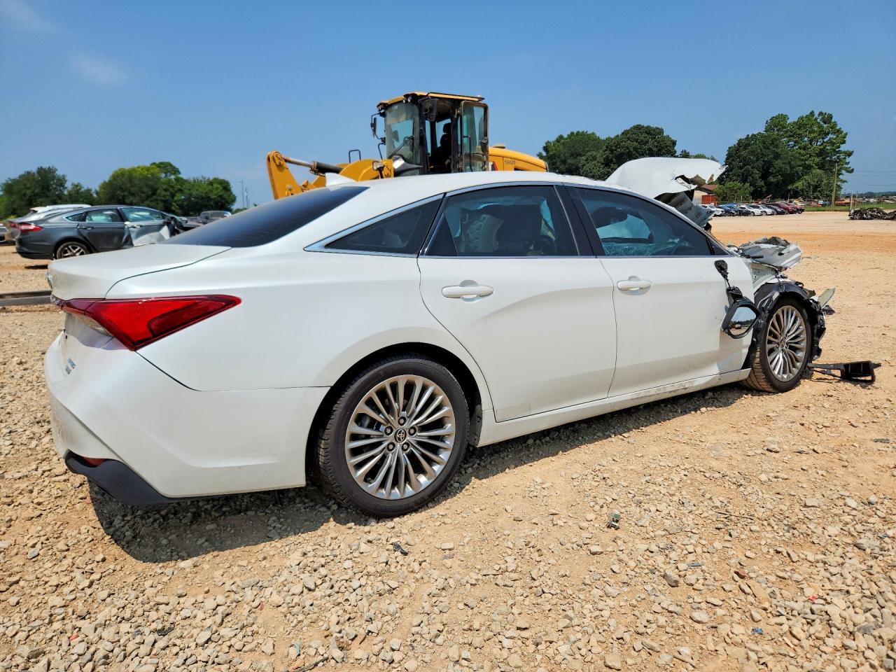 2022 Toyota Avalon Limited - Фото 3