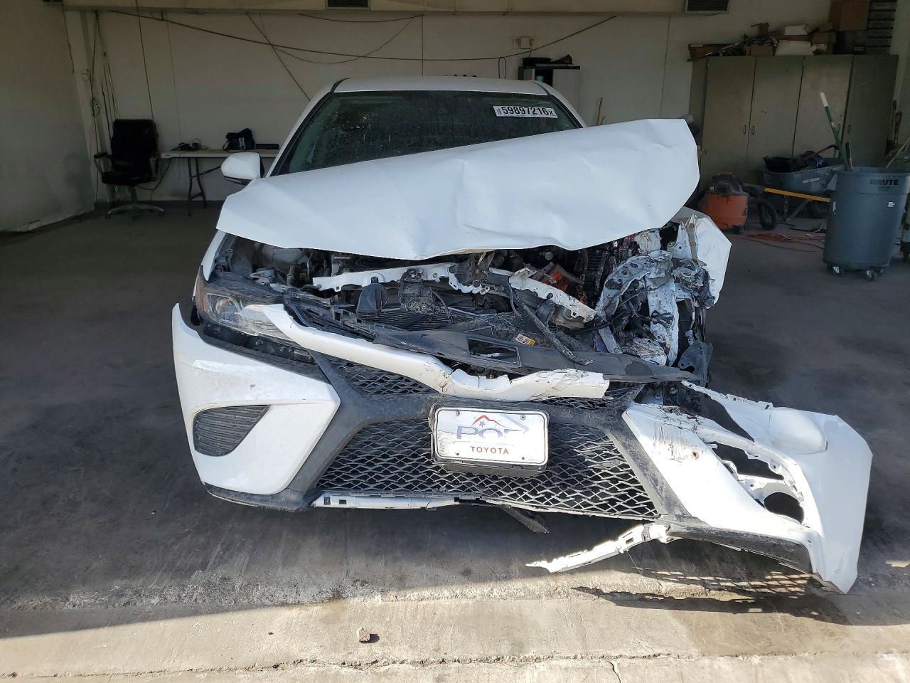 2020 Toyota Camry Se - Фото 5