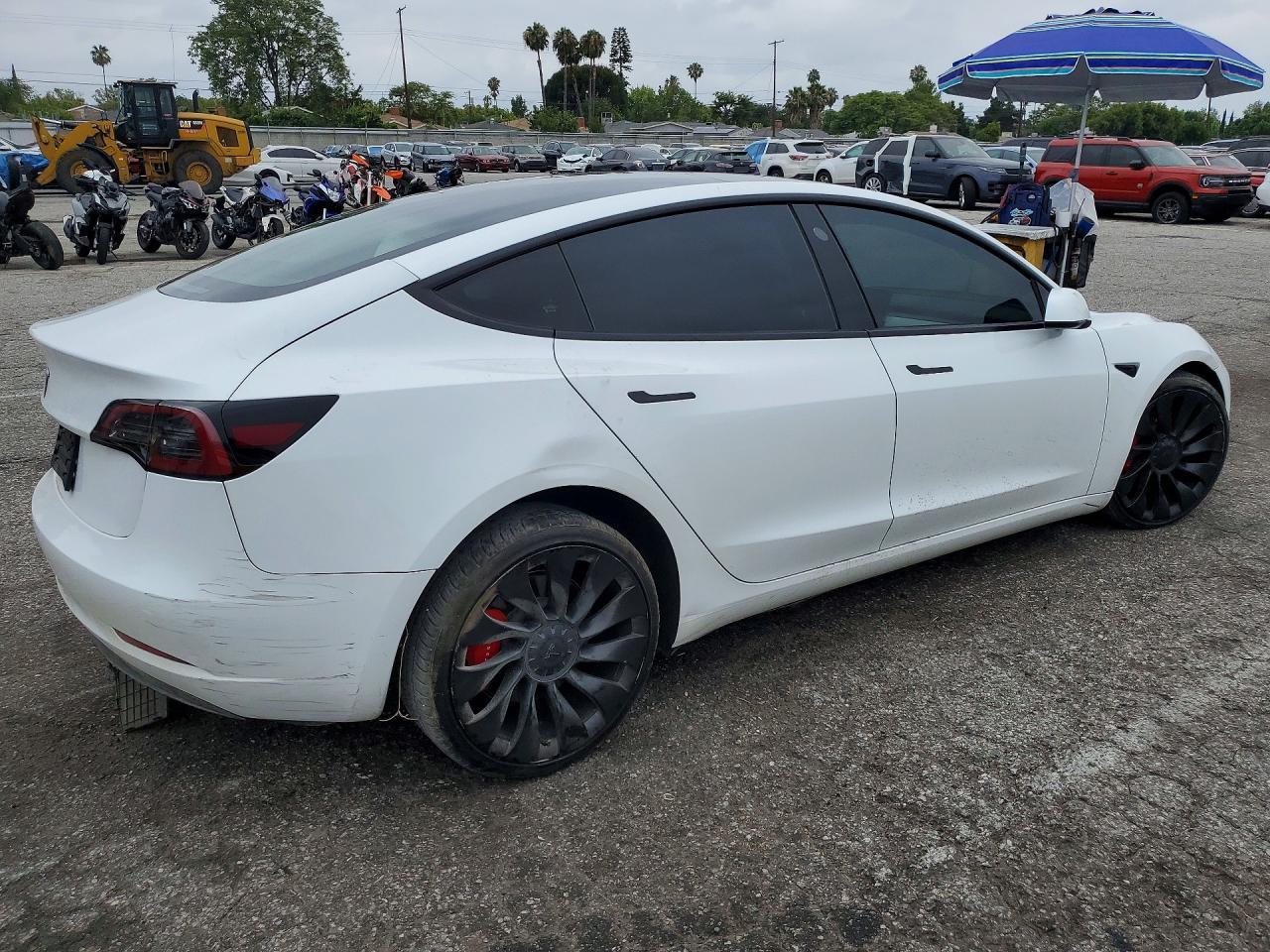2023 Tesla Model 3 - Фото 3