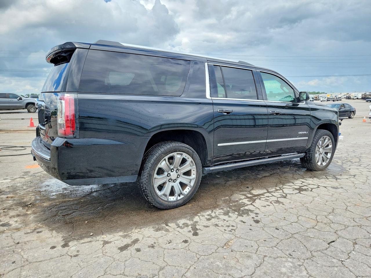 2016 GMC Yukon Xl Denali - Фото 3
