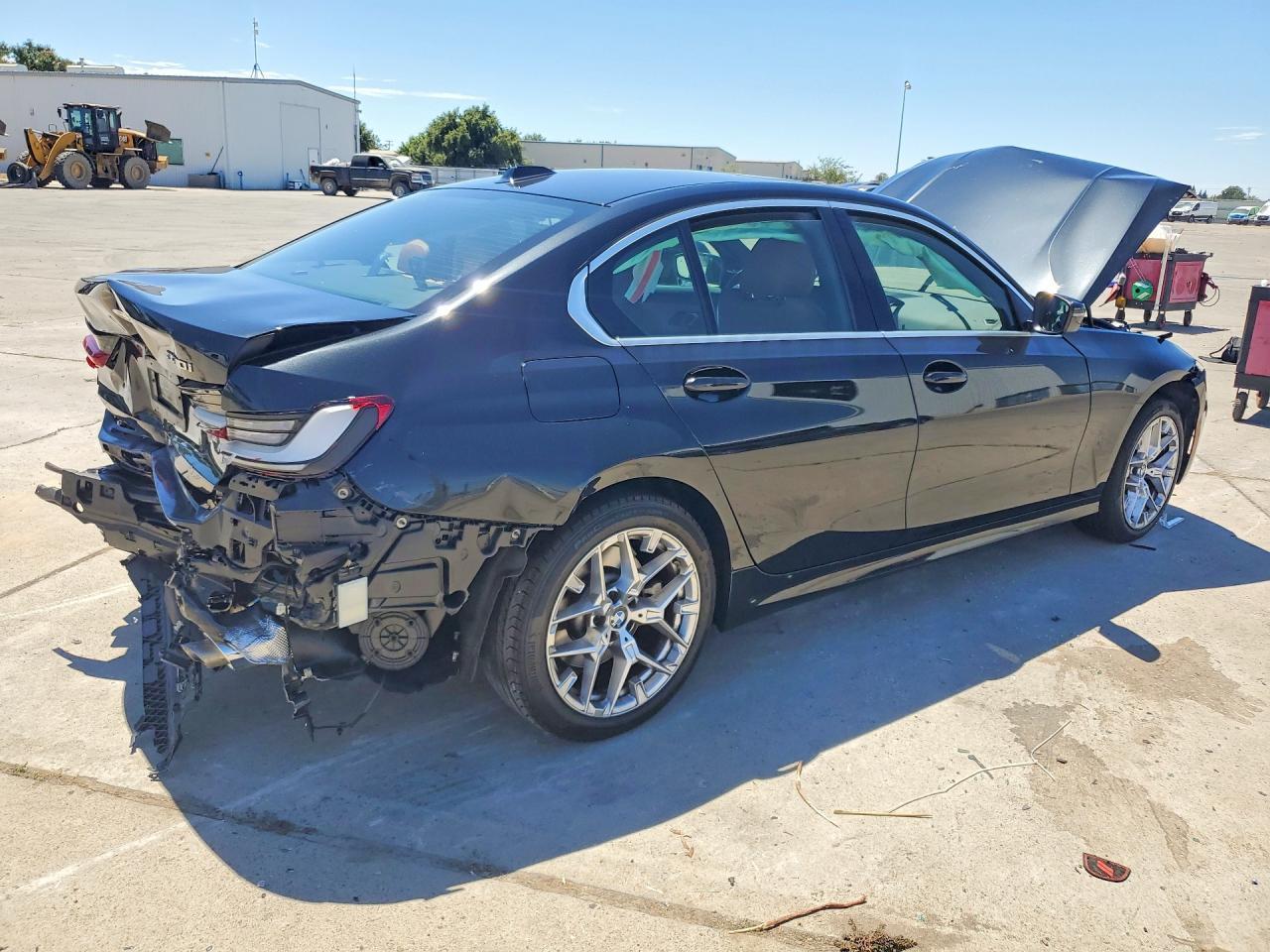 2026 BMW 330I - Фото 3