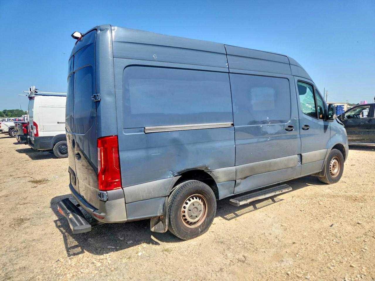 2019 Mercedes-Benz Sprinter 2500 - Фото 3