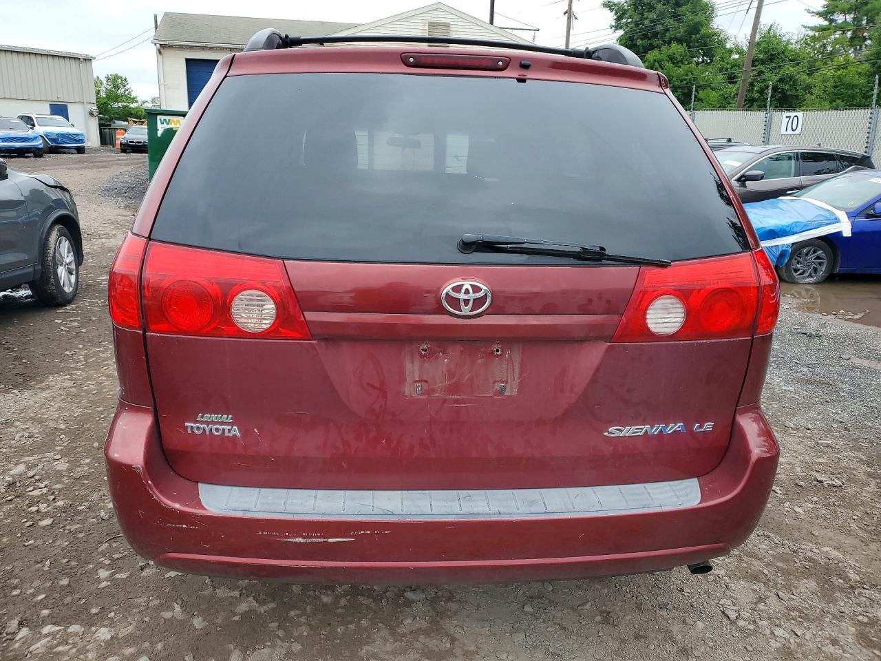 2007 Toyota Sienna Le 7-Passenger - Image 6
