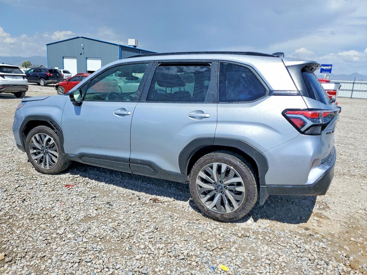 2025 Subaru Forester Touring - Фото 2