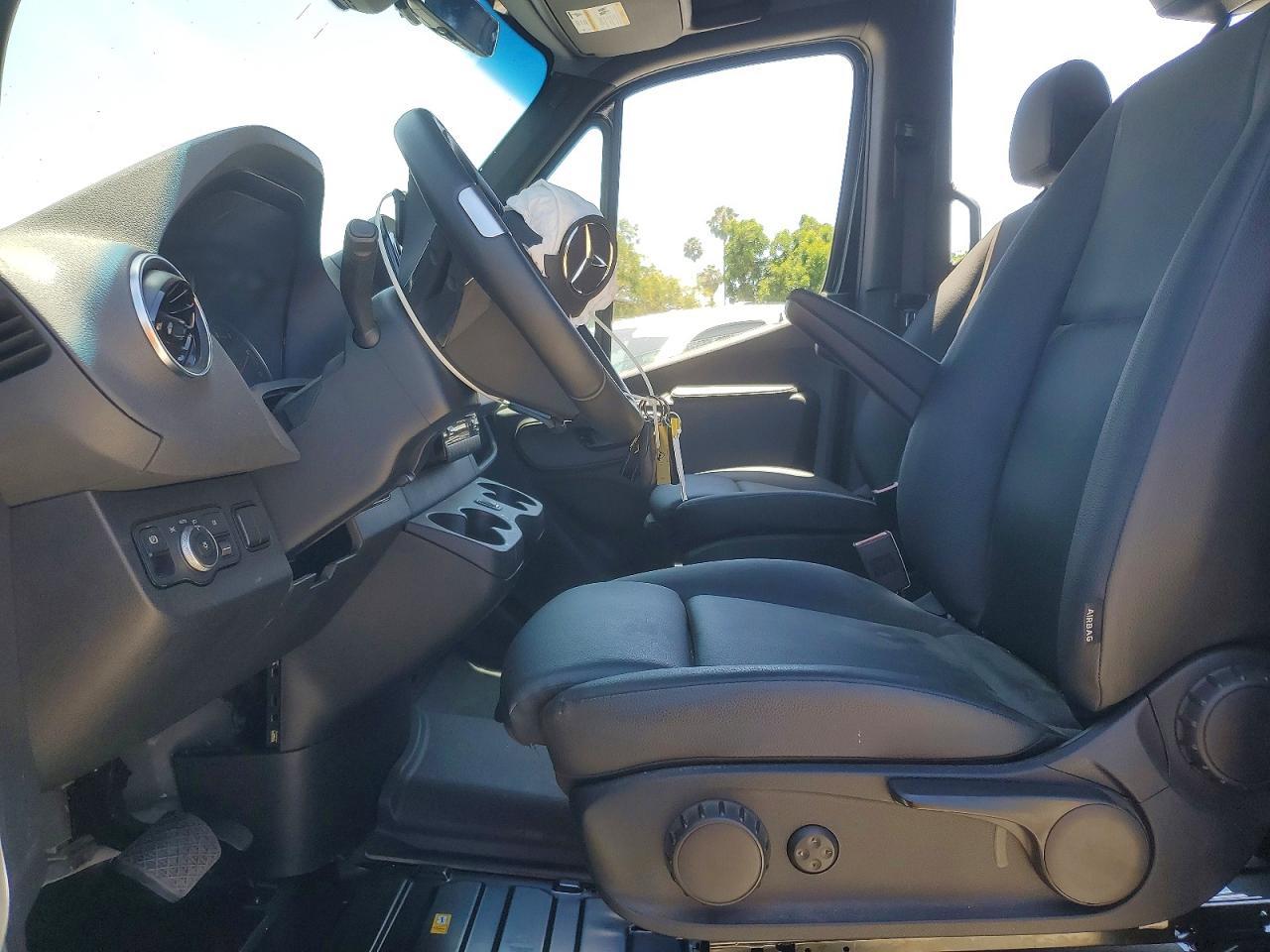 2026 Mercedes-Benz Sprinter 2500 - Фото 7