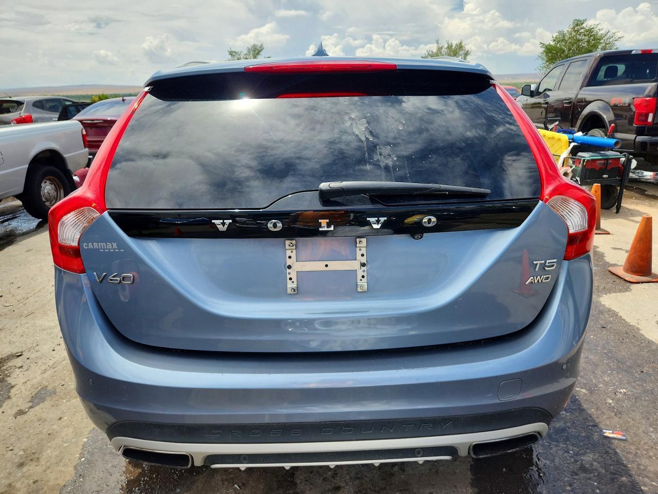 2018 Volvo V60 Cross Country Premier - Image 6