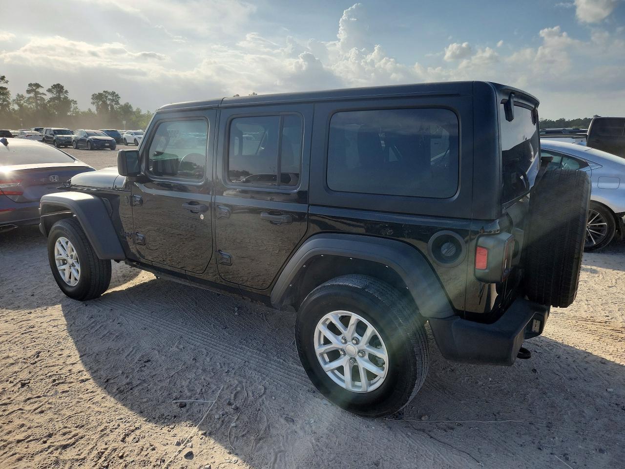 2023 Jeep Wrangler Sport - Фото 2