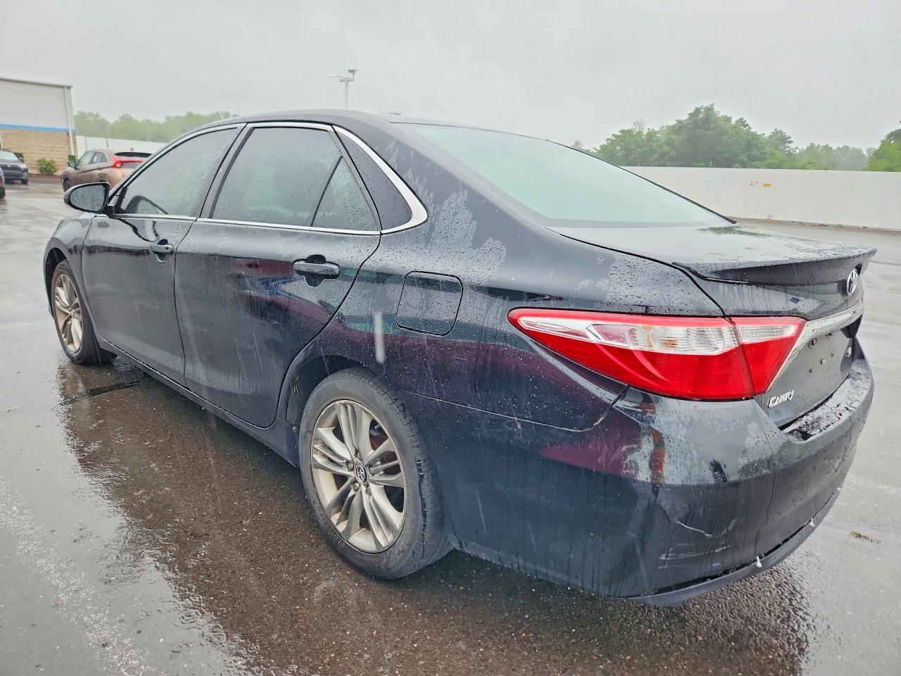 2016 Toyota Camry Se - Image 2
