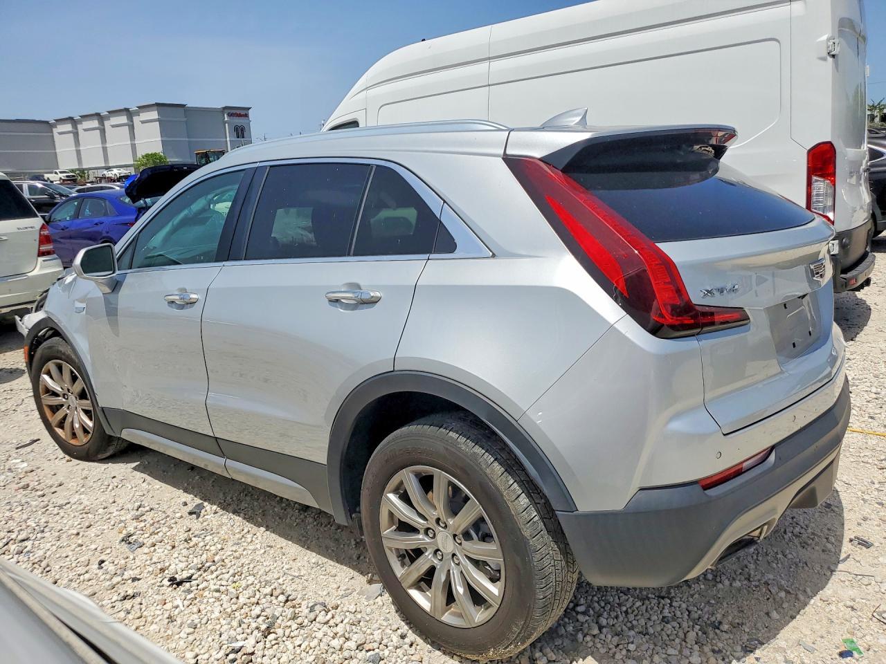 2020 Cadillac Xt4 Premium Luxury - Image 2