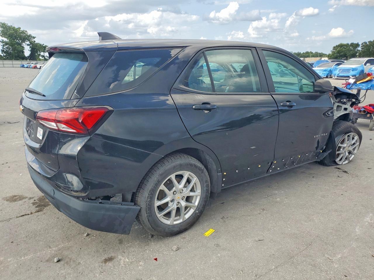 2022 Chevrolet Equinox Ls - Image 3