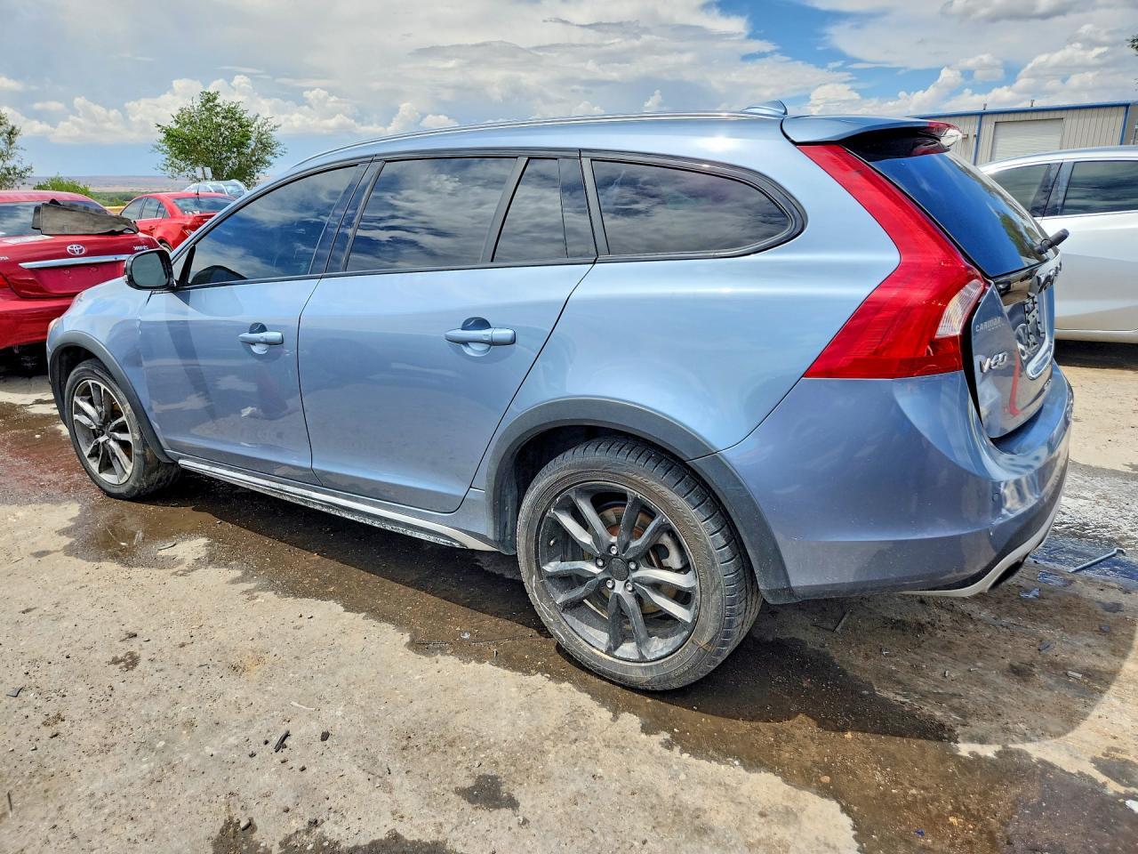 2018 Volvo V60 Cross Country Premier - Image 2