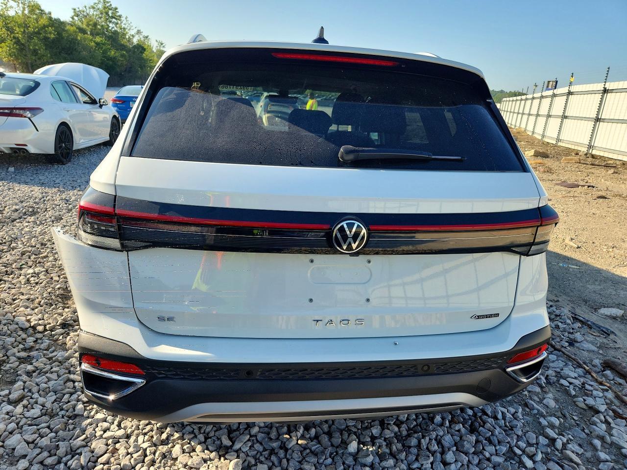 2025 Volkswagen Taos Se - Image 6