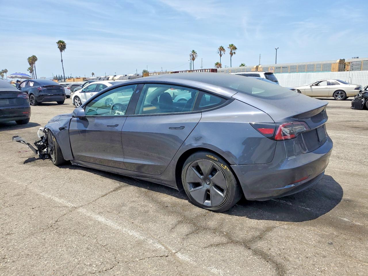 2023 Tesla Model 3 - Фото 2