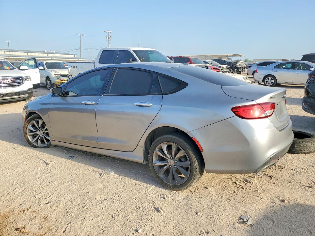 2015 Chrysler 200 S - Фото 2