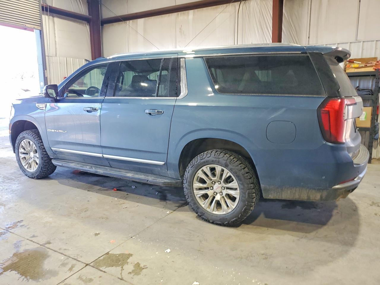 2025 GMC Yukon Xl Denali - Image 2