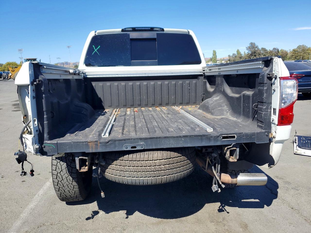 2017 Nissan Titan - Image 6
