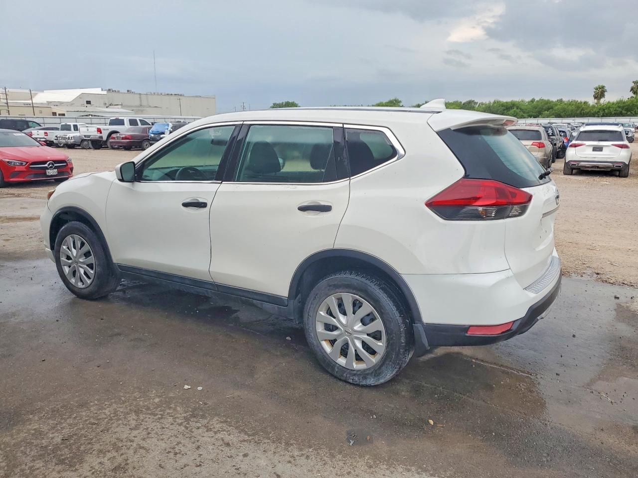 2020 Nissan Rogue S - Фото 2
