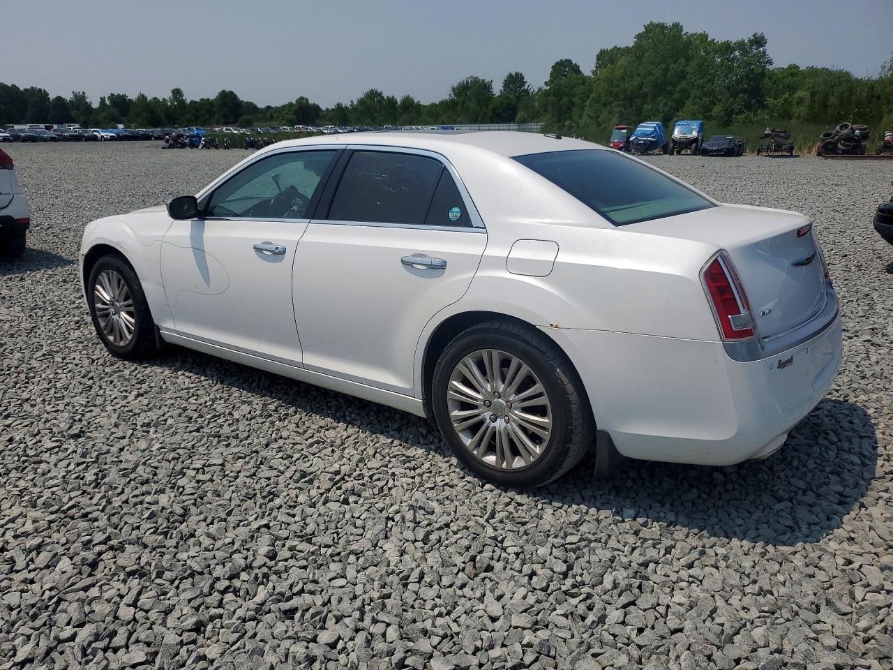 2013 Chrysler 300C Luxury - Image 2
