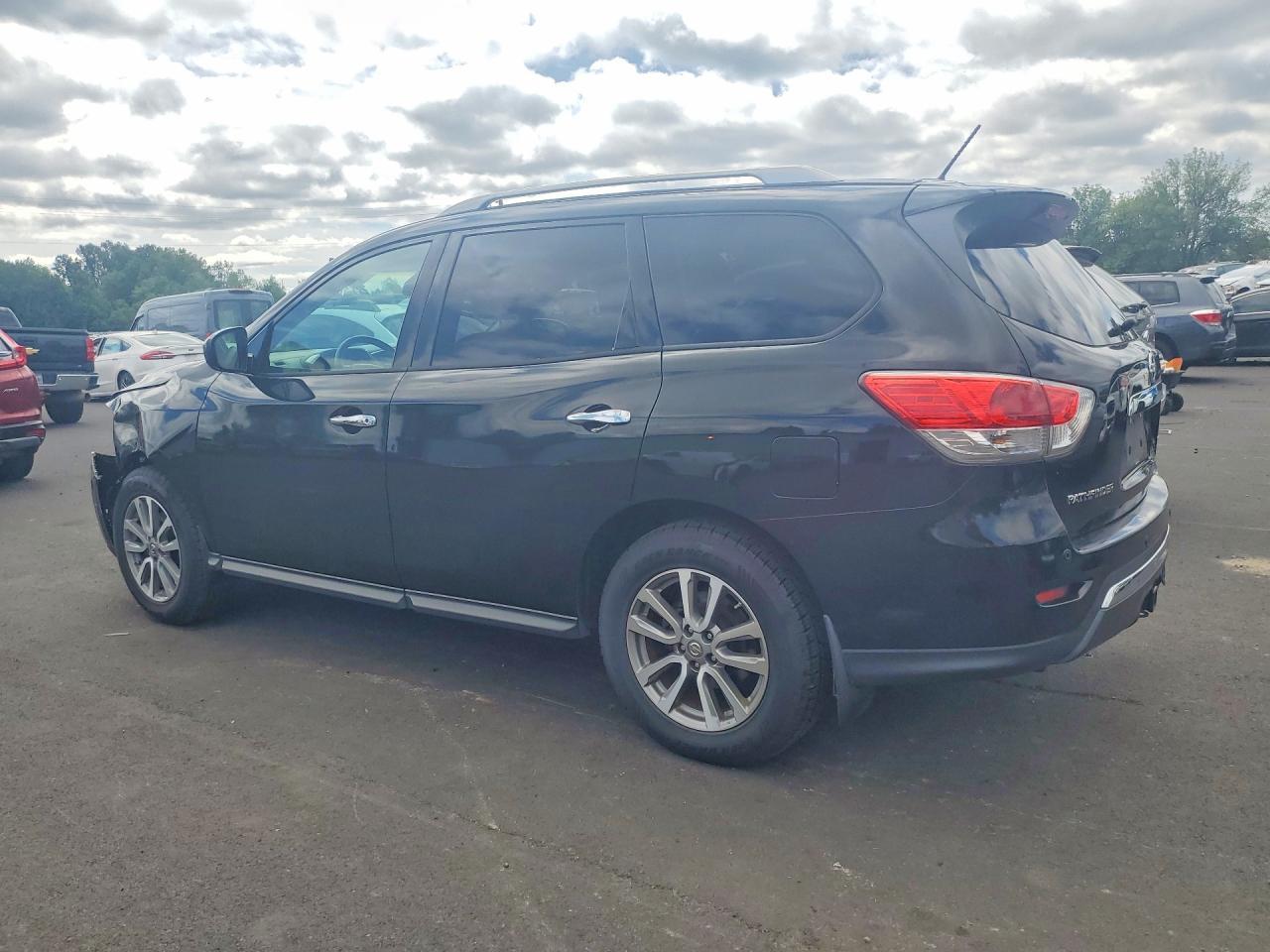 2013 Nissan Pathfinder S - Фото 2