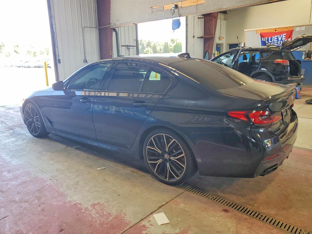 2023 BMW M550Xi - Фото 2