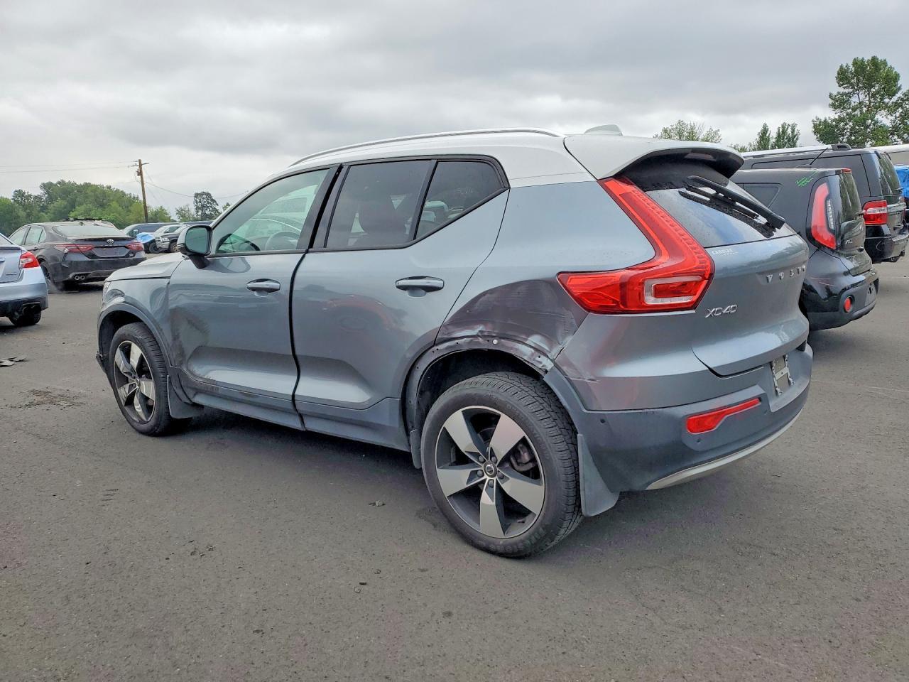 2019 Volvo Xc40 T5 Momentum - Фото 2