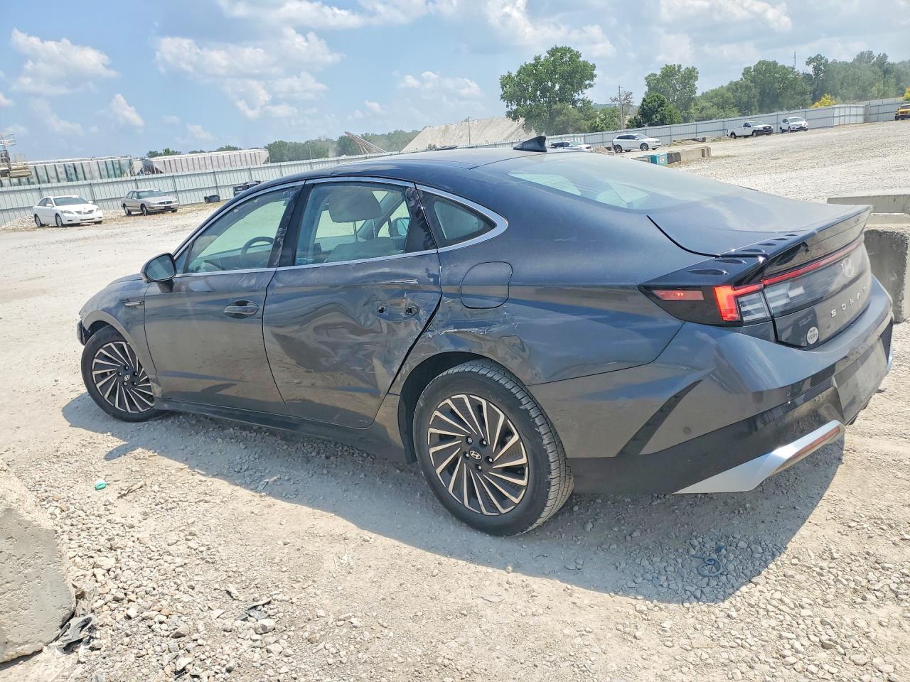 2024 Hyundai Sonata Hybrid Limited - Image 2