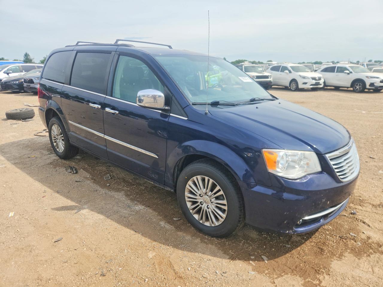 2015 Chrysler Town & Country Touring L - Фото 4