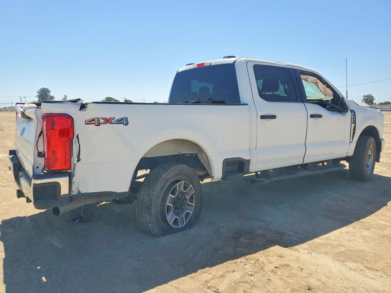 2025 Ford F250 Super Duty - Фото 3