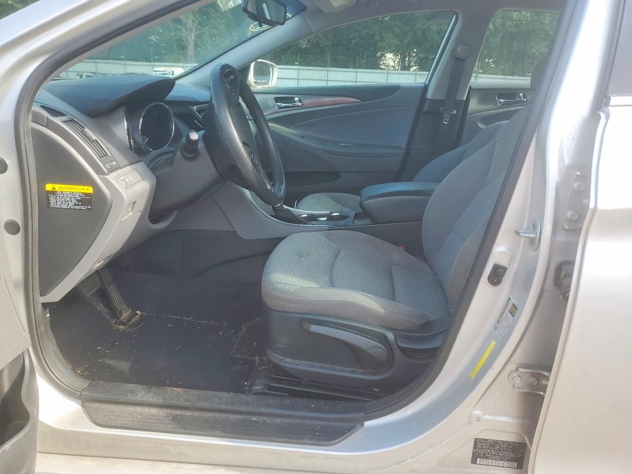 2015 Hyundai Sonata Hybrid Base - Image 7
