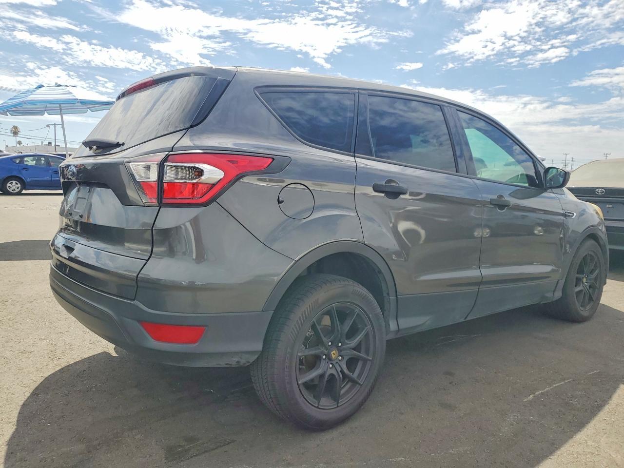 2017 Ford Escape S - Фото 3