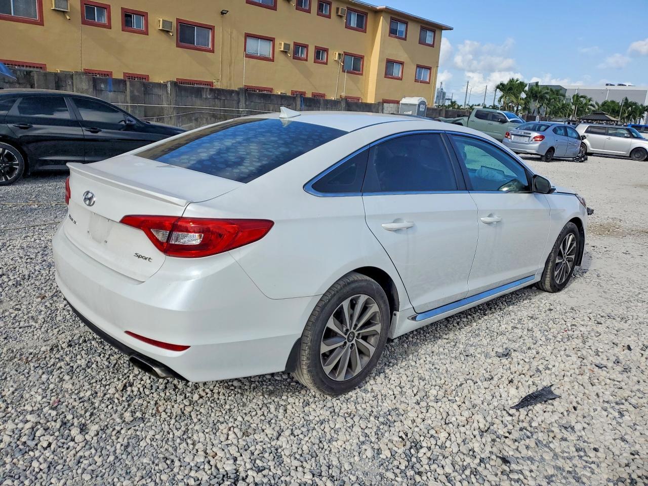 2015 Hyundai Sonata Sport - Image 3