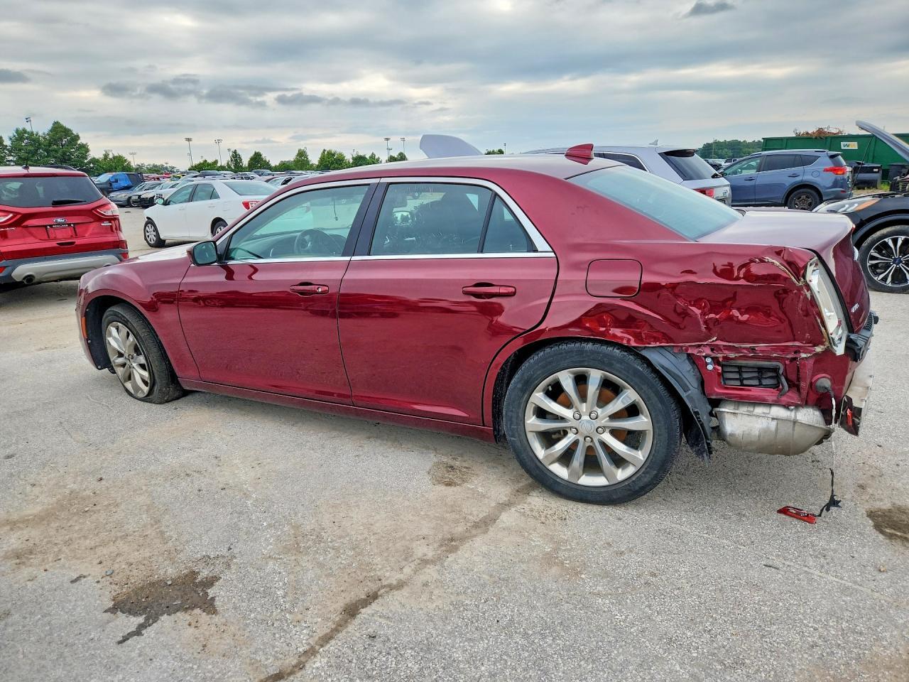 2018 Chrysler 300 Touring - Фото 2
