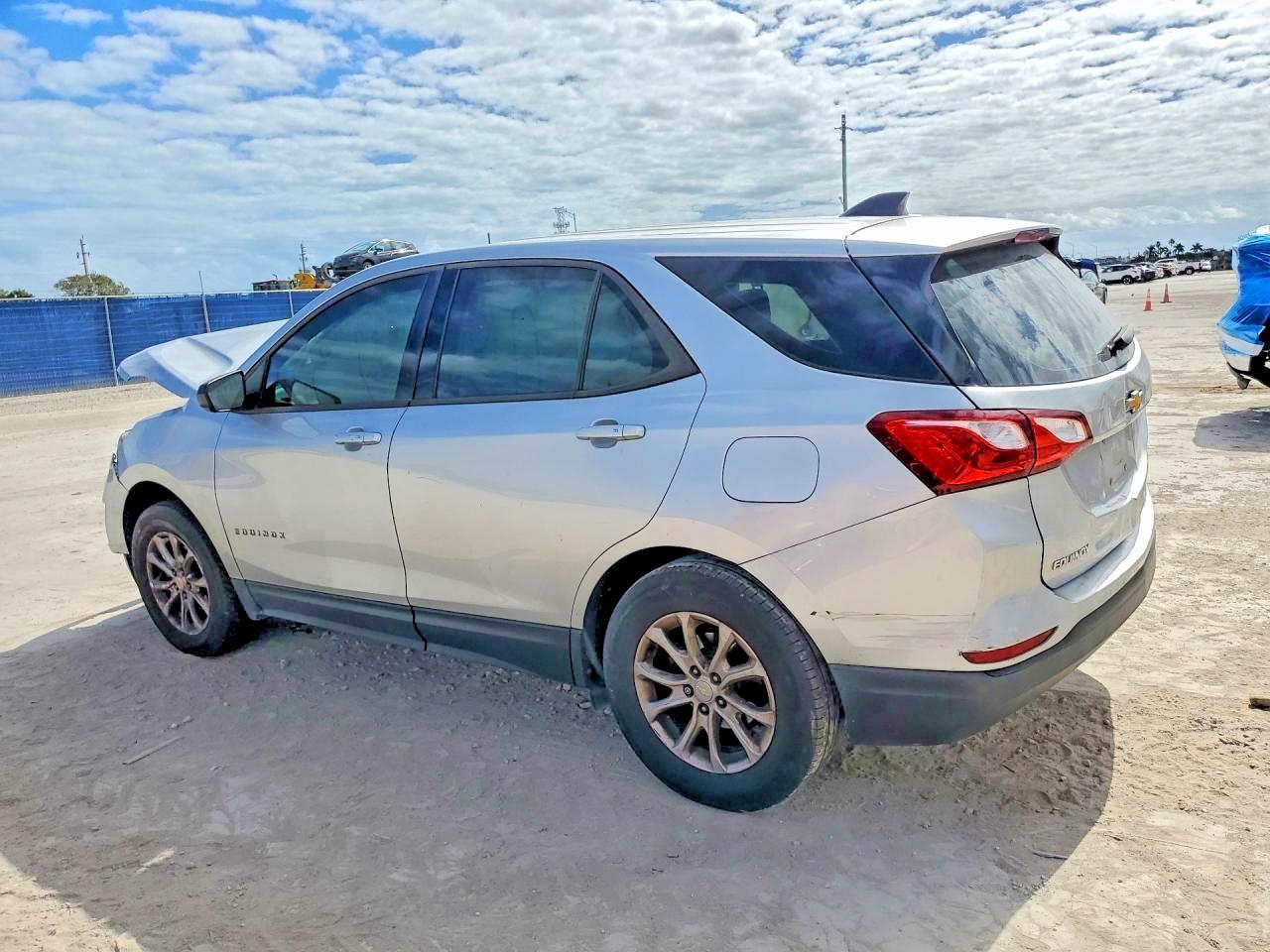 2019 Chevrolet Equinox Ls - Фото 2