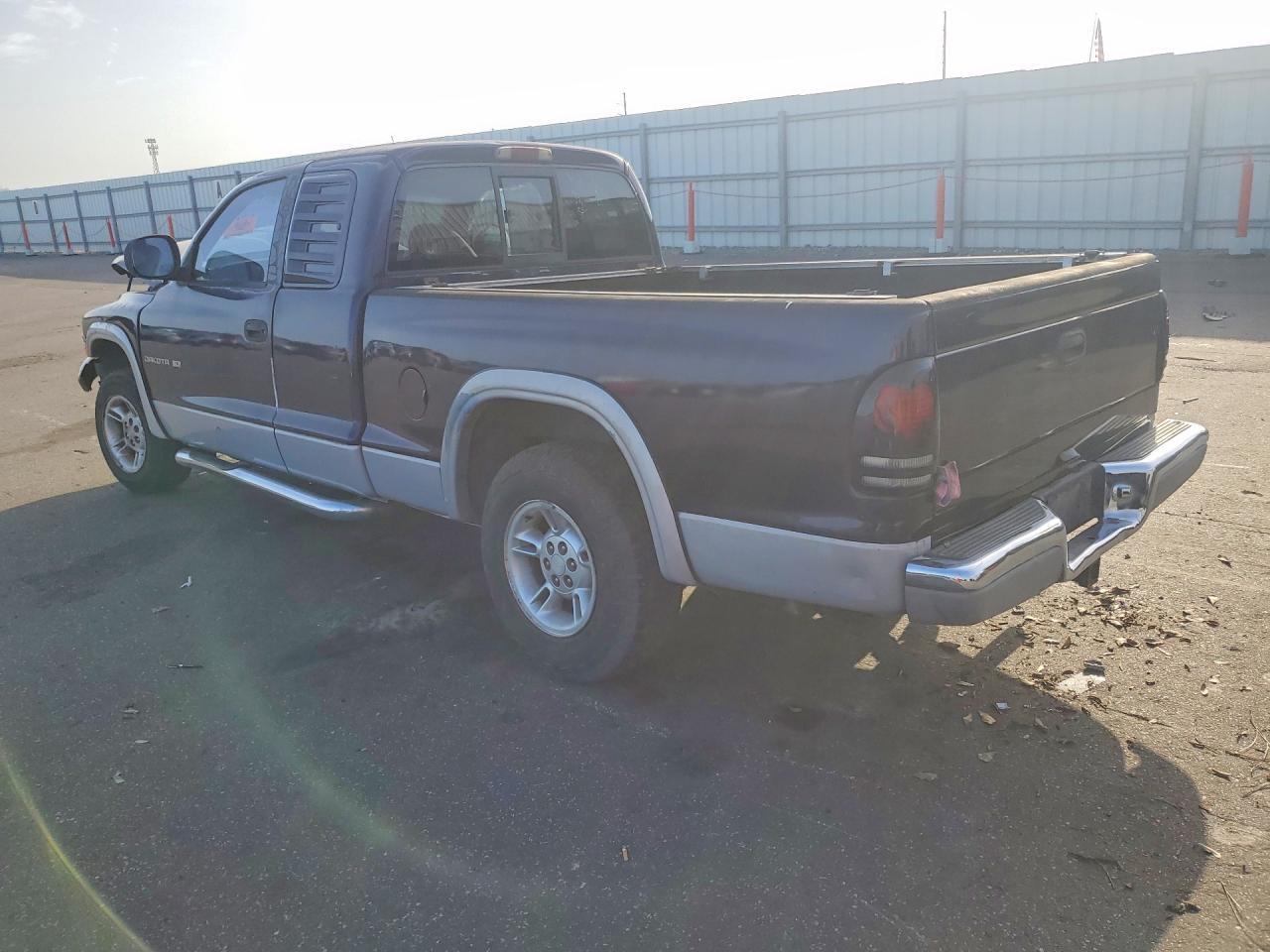 1999 Dodge Dakota - Image 2