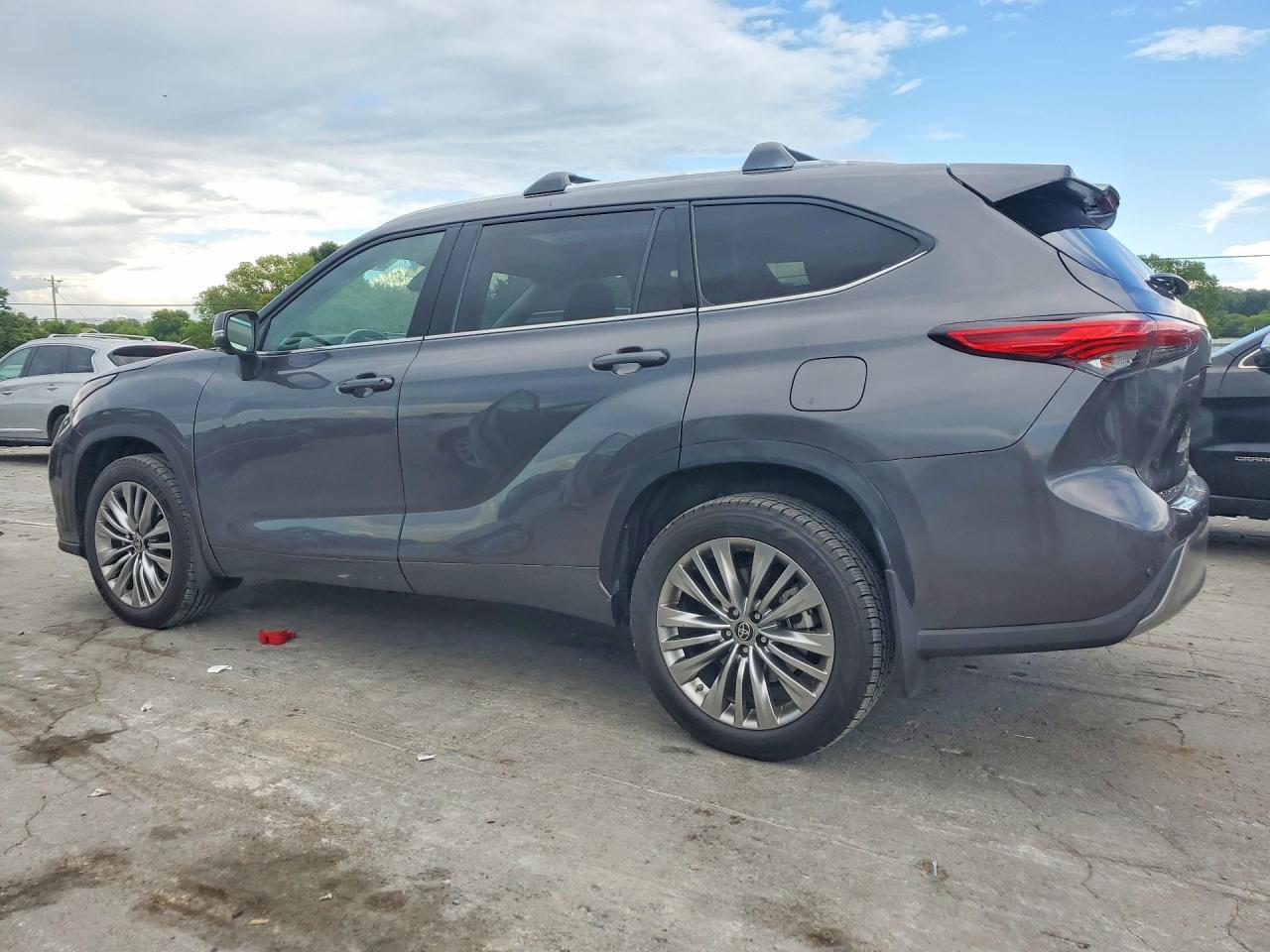2024 Toyota Highlander Platinum - Фото 2